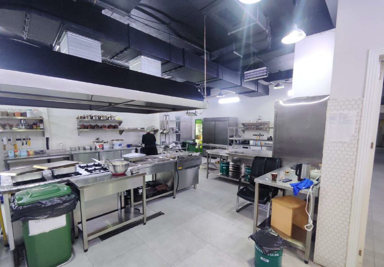 “Tut” restoranından götürülən məhsul nümunəsində uyğunsuzluq aşkarlanıb