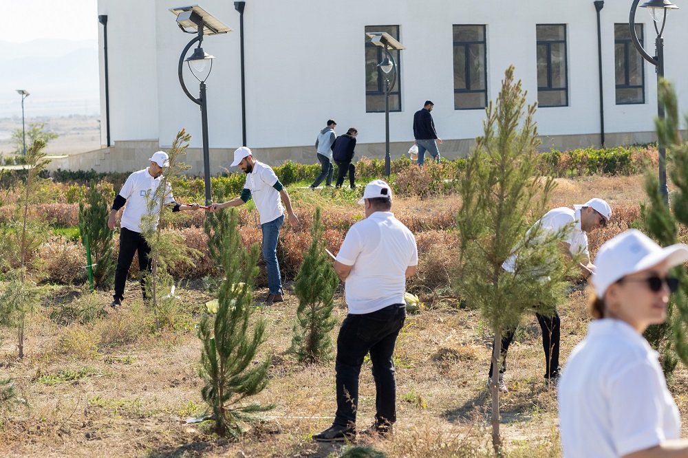 “AzInTelecom” Ağdamda ağacəkmə aksiyası keçirib (FOTO)
