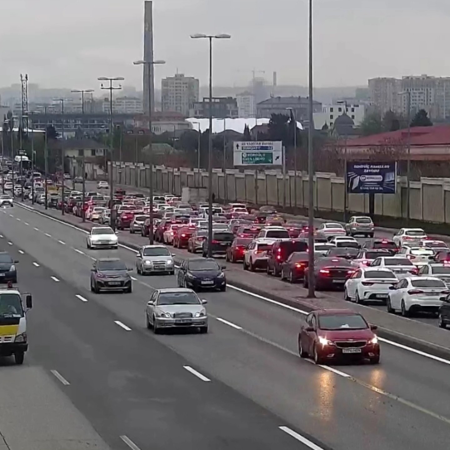 Sürücülərin NƏZƏRİNƏ: Bakıda bu yollarda sıxlıq var - SİYAHI (FOTO)
