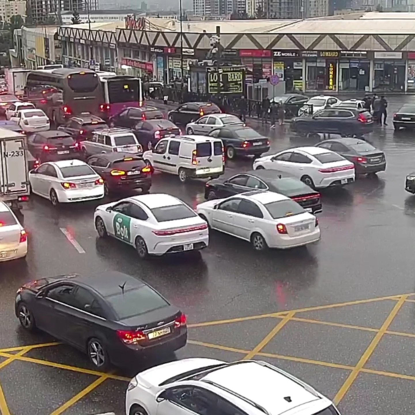 Sürücülərin NƏZƏRİNƏ: Bakıda bu yollarda sıxlıq var - SİYAHI (FOTO)