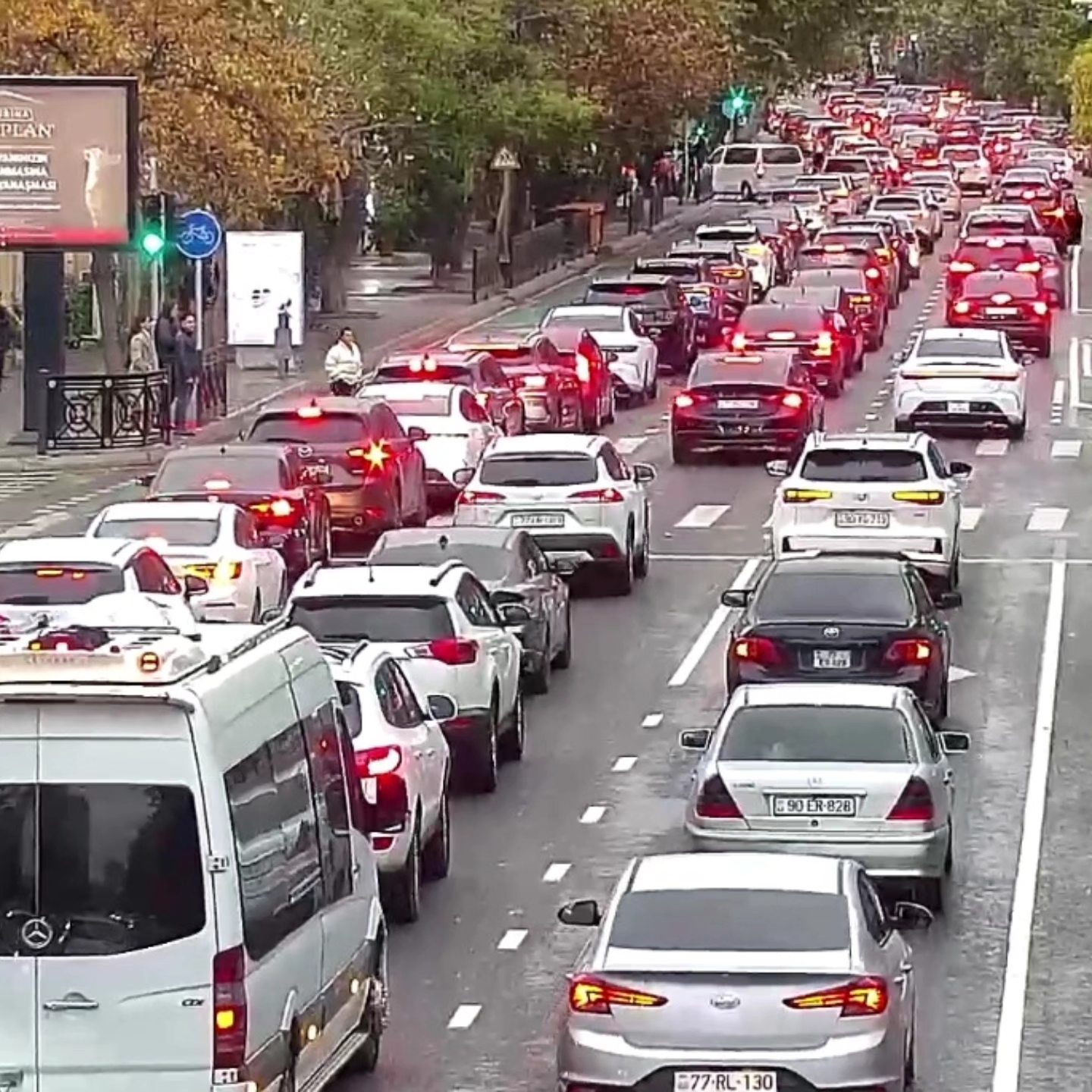 Sürücülərin NƏZƏRİNƏ: Bakıda bu yollarda sıxlıq var - SİYAHI (FOTO)