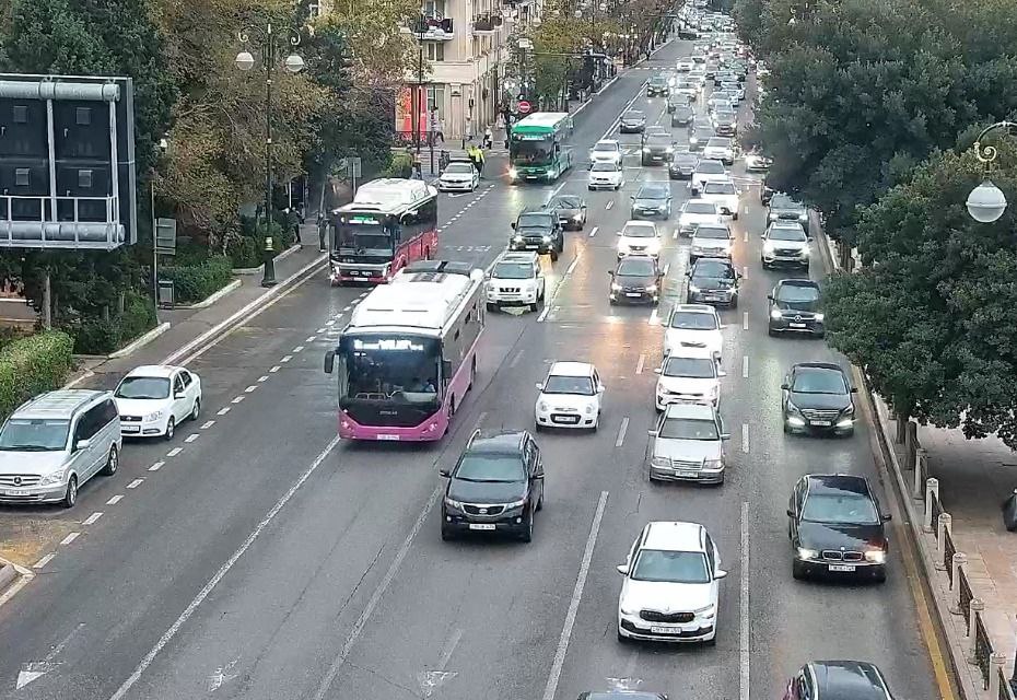 Sürücülərin NƏZƏRİNƏ: Paytaxtın bir sıra yollarında tıxac var - SİYAHI