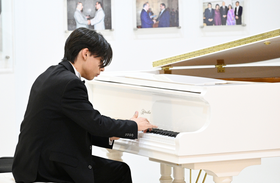 Heydər Əliyev Fondunun vitse-prezidenti Leyla Əliyeva Bülbül adına Orta İxtisas Musiqi Məktəbində olub (FOTO)