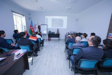 Qazaxıstanın gənc geoloqları Balaxanıdakı neft mədənləri ilə tanış oldu (FOTO)