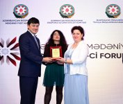 Azərbaycan Mədəniyyət Elçilərinin I Forumunda diaspor nümayəndələri təltif olunub (FOTO)