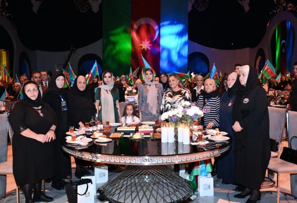 Şəhid analarının iştirakı ilə Vətən müharibəsində Zəfərin 5 illiyinə həsr olunmuş tədbir keçirilib (FOTO)