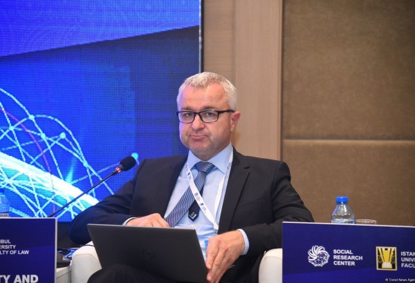 Macarıstan suverenliyi konstitusiya məhkəməsi və Avropa inteqrasiyası ilə qorunur - Professor