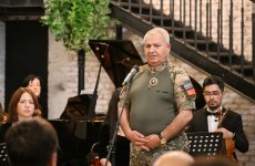 Heydər Əliyev Fondunun vitse-prezidenti Leyla Əliyeva və Bakı Media Mərkəzinin rəhbəri Arzu Əliyeva Bakı Kitab Mərkəzində “Zəfər sevinci” adlı musiqili-ədəbi gecədə iştirak ediblər (FOTO)