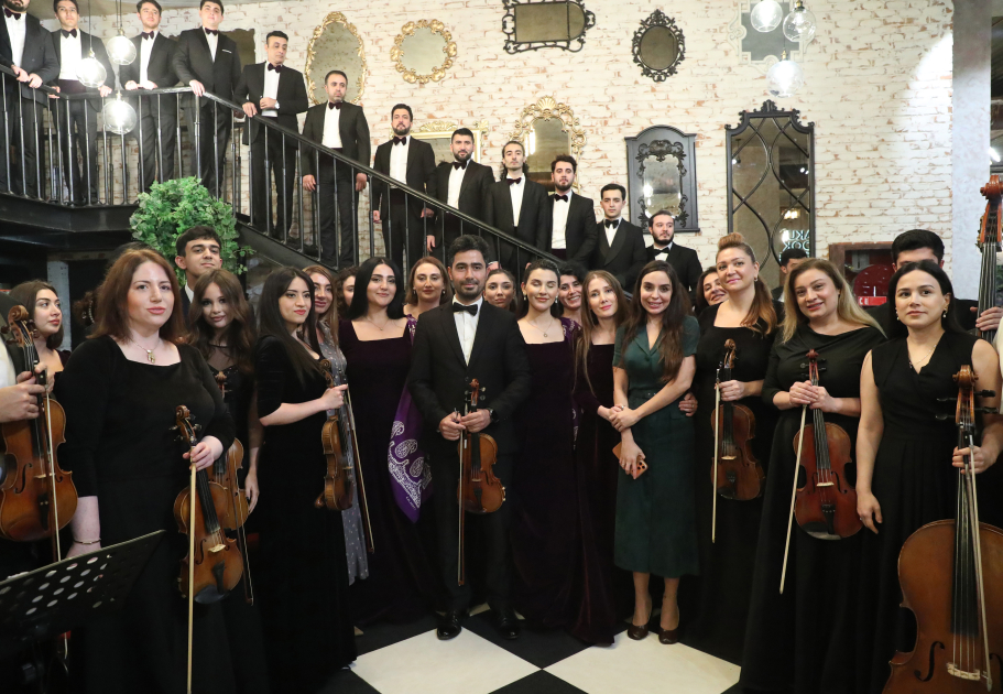 Heydər Əliyev Fondunun vitse-prezidenti Leyla Əliyeva və Bakı Media Mərkəzinin rəhbəri Arzu Əliyeva Bakı Kitab Mərkəzində “Zəfər sevinci” adlı musiqili-ədəbi gecədə iştirak ediblər (FOTO)