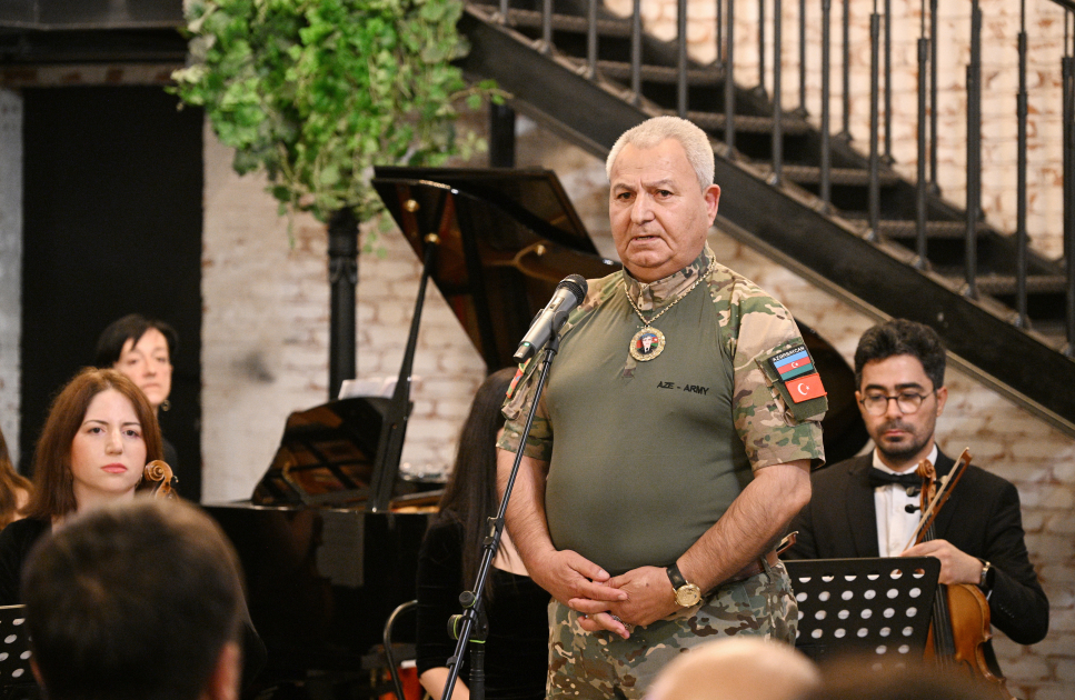 Heydər Əliyev Fondunun vitse-prezidenti Leyla Əliyeva və Bakı Media Mərkəzinin rəhbəri Arzu Əliyeva Bakı Kitab Mərkəzində “Zəfər sevinci” adlı musiqili-ədəbi gecədə iştirak ediblər (FOTO)