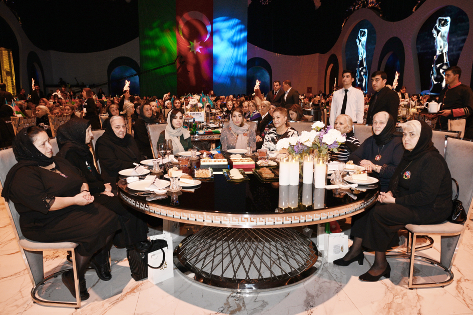 Şəhid analarının iştirakı ilə Vətən müharibəsində Zəfərin 5 illiyinə həsr olunmuş tədbir keçirilib (FOTO)