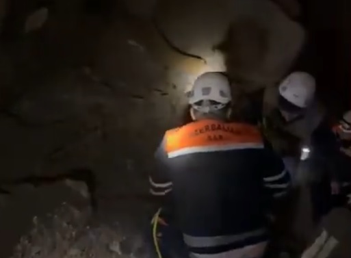 FHN çayın dərəsində köməksiz vəziyyətdə qalan vətəndaşı xilas edib (VİDEO)