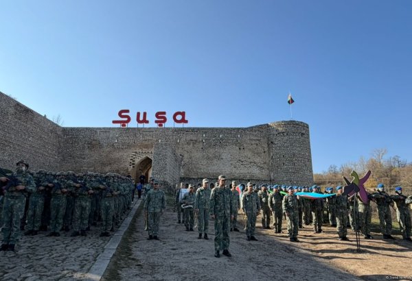 Şuşada Zəfər Gününün 5 illiyi münasibətilə hərbi yürüş keçirilib (FOTO)