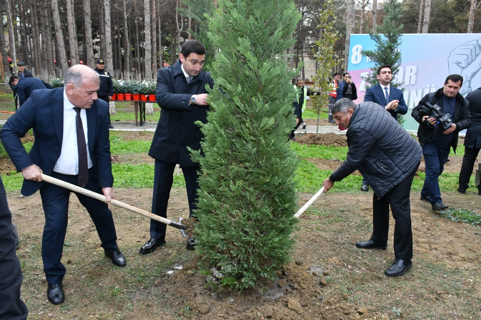 Abşeronda Zəfər Günü ilə əlaqədar ağacəkmə aksiyası keçirilib (FOTO)