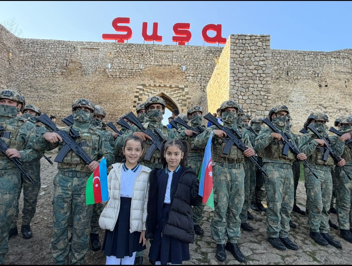 Şuşada Zəfər Gününün 5 illiyi münasibətilə hərbi yürüş keçirilib (FOTO)