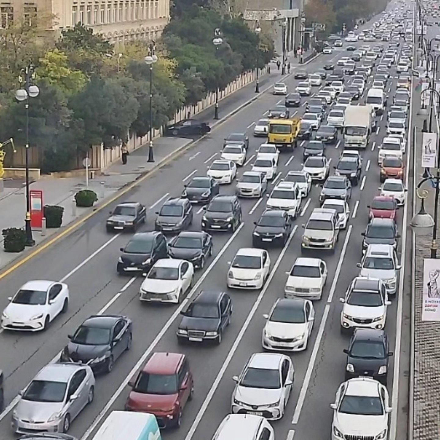 Sürücülərin NƏZƏRİNƏ: Bakıda bu yollarda sıxlıq var - SİYAHI (FOTO)