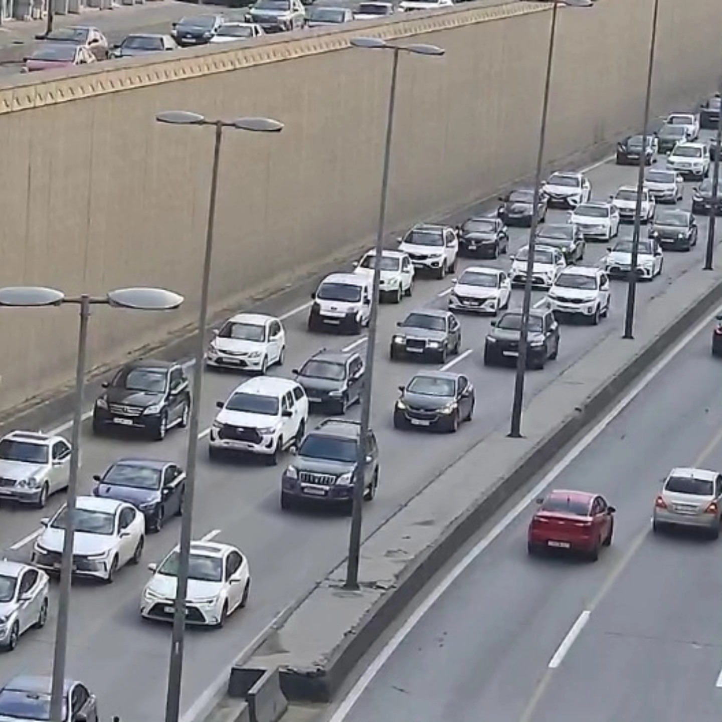 Sürücülərin NƏZƏRİNƏ: Bakıda bu yollarda sıxlıq var - SİYAHI (FOTO)