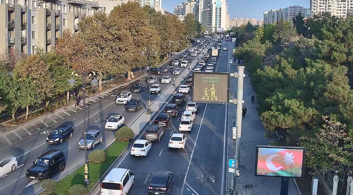 Sürücülərin NƏZƏRİNƏ: Bakıda bu yollarda sıxlıq var - SİYAHI (FOTO)