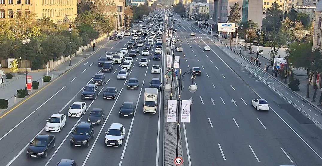 Sürücülərin NƏZƏRİNƏ: Bakıda bu yollarda sıxlıq var - SİYAHI (FOTO)