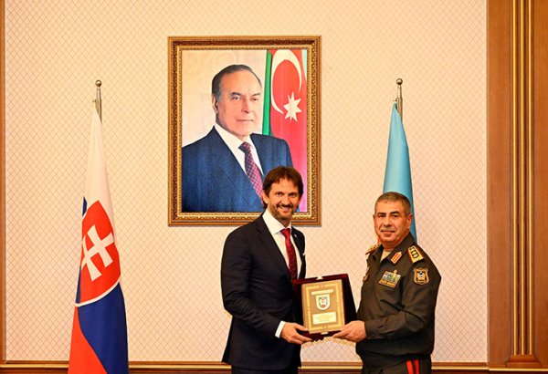 Azərbaycan və Slovakiya arasında hərbi əməkdaşlıq müzakirə olunub (FOTO/VİDEO)