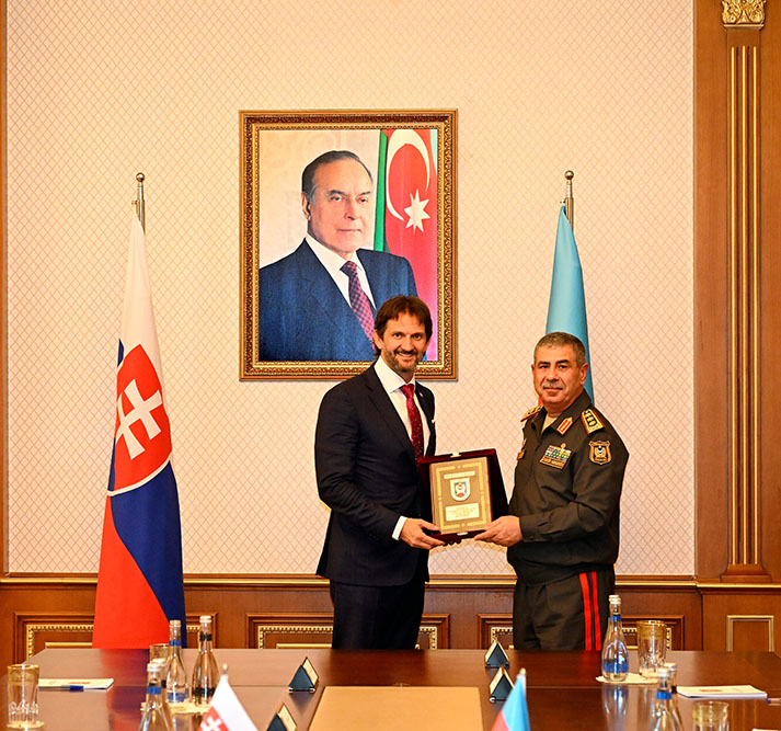 Azərbaycan və Slovakiya arasında hərbi əməkdaşlıq müzakirə olunub (FOTO/VİDEO)
