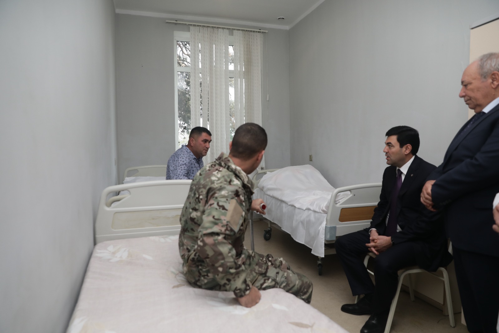 Xaçmazda müalicə alan Vətən müharibəsi iştirakçısı və ehtiyatda olan hərbi qulluqçu ziyarət olunub (FOTO)