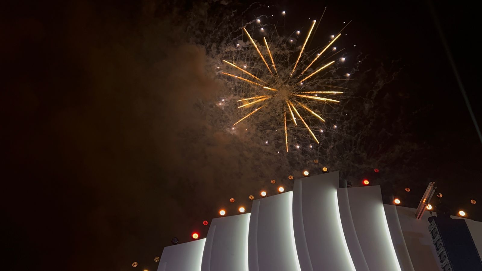 Zəfər Günü münasibətilə Bakıda bayram atəşfəşanlığı təşkil olunub (FOTO/VİDEO)