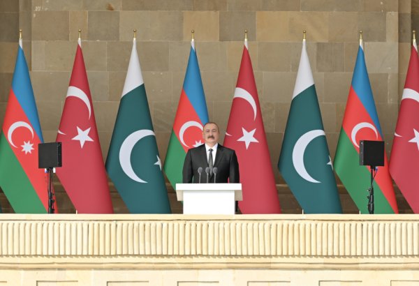 Prezident İlham Əliyev: Bu gün hərbi paradda Türkiyə hərbçilərinin iştirakı bizim birliyimizin növbəti təzahürüdür (VİDEO)