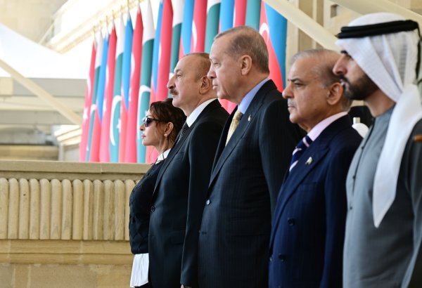 Prezident İlham Əliyev, Birinci xanım Mehriban Əliyeva, Türkiyə Prezidenti Rəcəb Tayyib Ərdoğan, Pakistan Baş naziri Məhəmməd Şahbaz Şərif hərbi paradda iştirak ediblər (FOTO/VİDEO) (YENİLƏNİB -4)