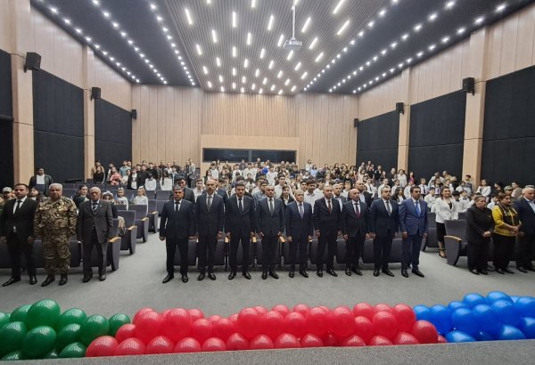 Zəfər günü ilə bağlı Şuşa şəhər 1 saylı tam orta məktəbdə də tədbir keçirilir (FOTO)
