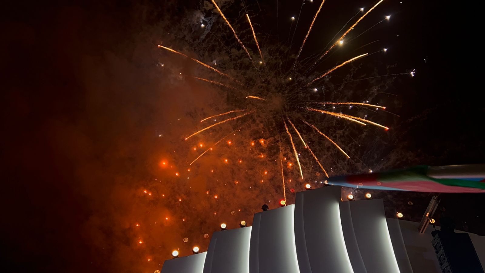 Zəfər Günü münasibətilə Bakıda bayram atəşfəşanlığı təşkil olunub (FOTO/VİDEO)