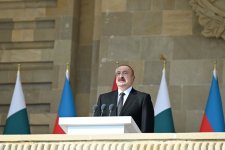 Prezident İlham Əliyev, birinci xanım Mehriban Əliyeva, Türkiyə Prezidenti Rəcəb Tayyib Ərdoğan, Pakistan Baş naziri Məhəmməd Şahbaz Şərif hərbi paradda iştirak edirlər (CANLI) (FOTO)