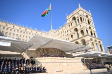 Prezident İlham Əliyev, birinci xanım Mehriban Əliyeva, Türkiyə Prezidenti Rəcəb Tayyib Ərdoğan, Pakistan Baş naziri Məhəmməd Şahbaz Şərif hərbi paradda iştirak edirlər (CANLI) (FOTO)