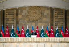 Prezident İlham Əliyev, birinci xanım Mehriban Əliyeva, Türkiyə Prezidenti Rəcəb Tayyib Ərdoğan, Pakistan Baş naziri Məhəmməd Şahbaz Şərif hərbi paradda iştirak edirlər (CANLI) (FOTO)