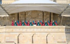 Prezident İlham Əliyev, birinci xanım Mehriban Əliyeva, Türkiyə Prezidenti Rəcəb Tayyib Ərdoğan, Pakistan Baş naziri Məhəmməd Şahbaz Şərif hərbi paradda iştirak edirlər (CANLI) (FOTO)