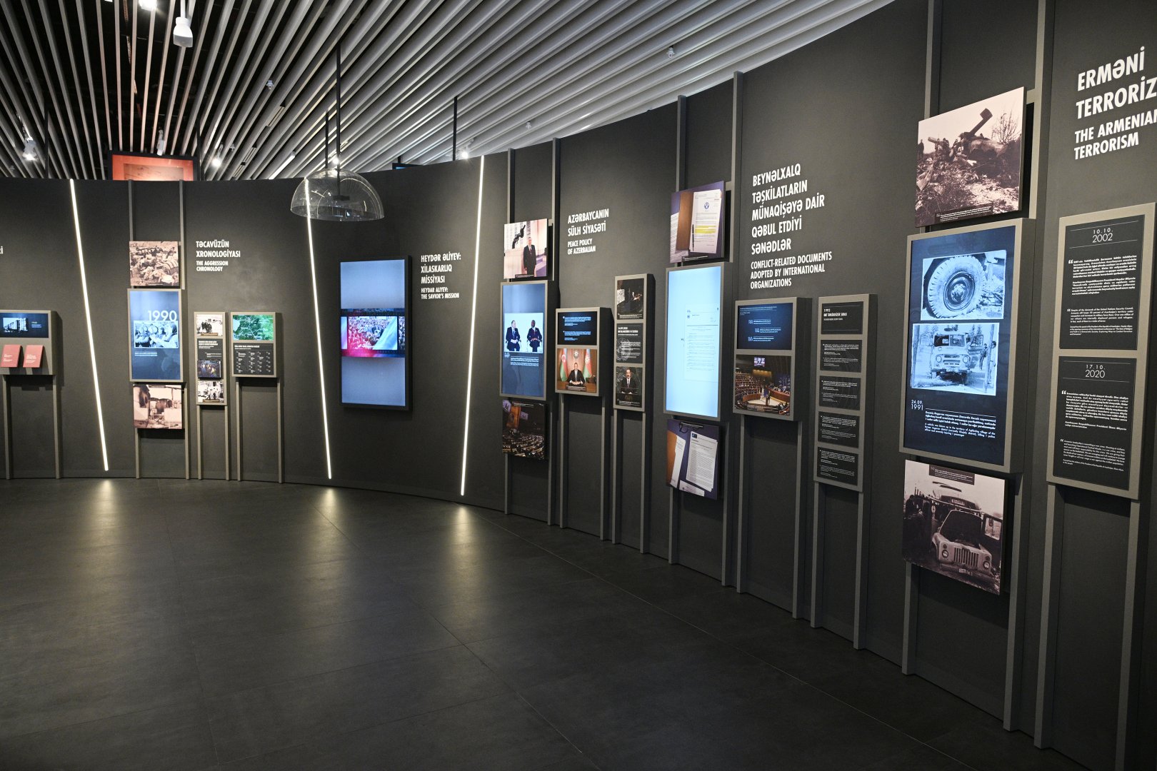 Prezident İlham Əliyev və Birinci xanım Mehriban Əliyeva Bakıda Zəfər abidəsini ziyarət edib və Zəfər muzeyinin açılışında iştirak ediblər (FOTO)