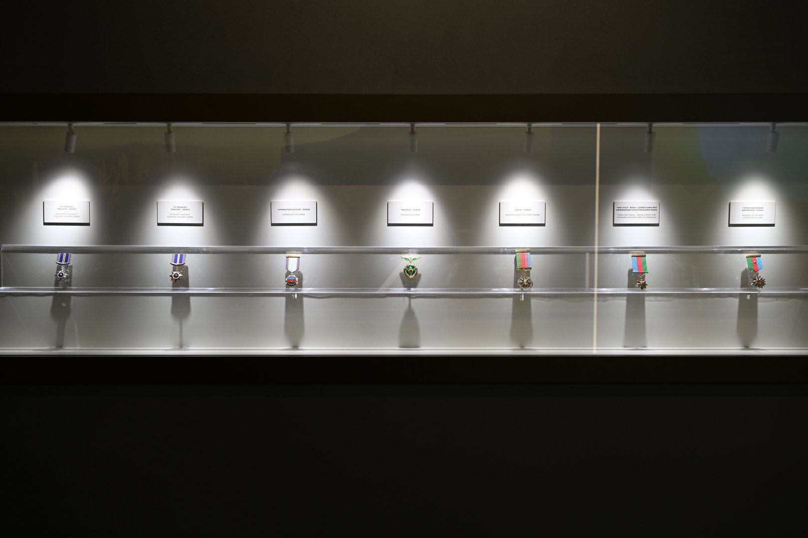 Prezident İlham Əliyev və Birinci xanım Mehriban Əliyeva Bakıda Zəfər abidəsini ziyarət edib və Zəfər muzeyinin açılışında iştirak ediblər (FOTO)