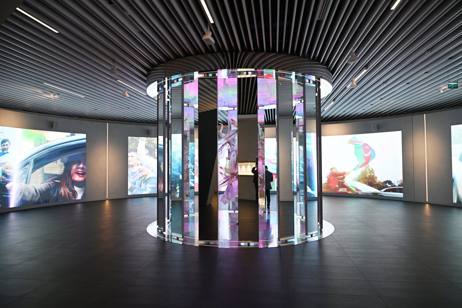 Prezident İlham Əliyev və Birinci xanım Mehriban Əliyeva Bakıda Zəfər abidəsini ziyarət edib və Zəfər muzeyinin açılışında iştirak ediblər (FOTO)