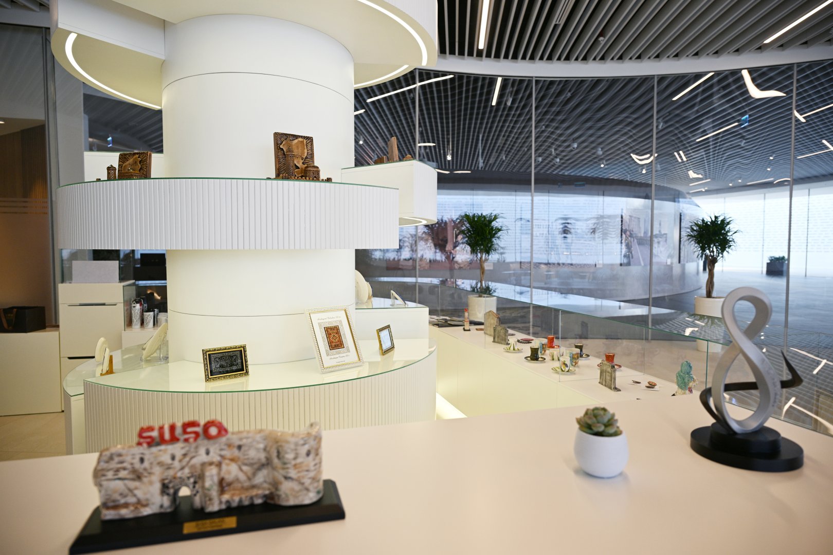 Prezident İlham Əliyev və Birinci xanım Mehriban Əliyeva Bakıda Zəfər abidəsini ziyarət edib və Zəfər muzeyinin açılışında iştirak ediblər (FOTO)