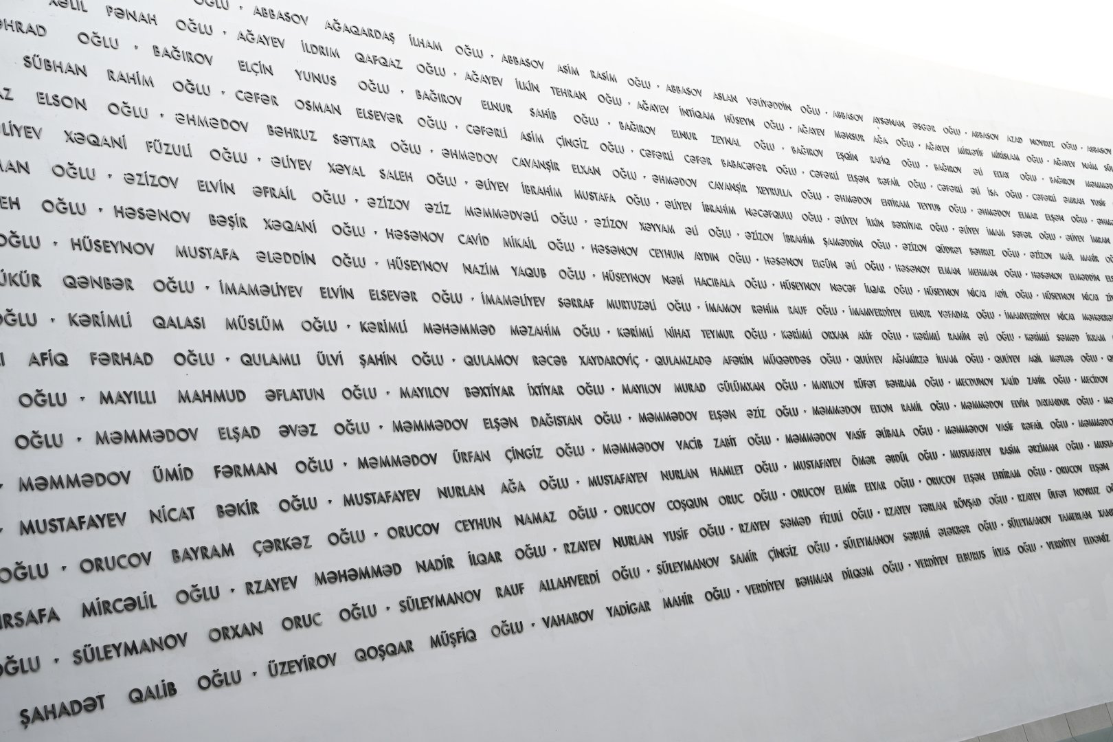 Prezident İlham Əliyev və Birinci xanım Mehriban Əliyeva Bakıda Zəfər abidəsini ziyarət edib və Zəfər muzeyinin açılışında iştirak ediblər (FOTO)