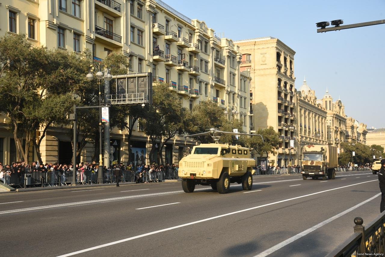 Bakıda Vətən Müharibəsində qələbənin 5-ci ildönümünə həsr olunmuş hərbi parad keçirilib (FOTO/VİDEO) (YENİLƏNİB)