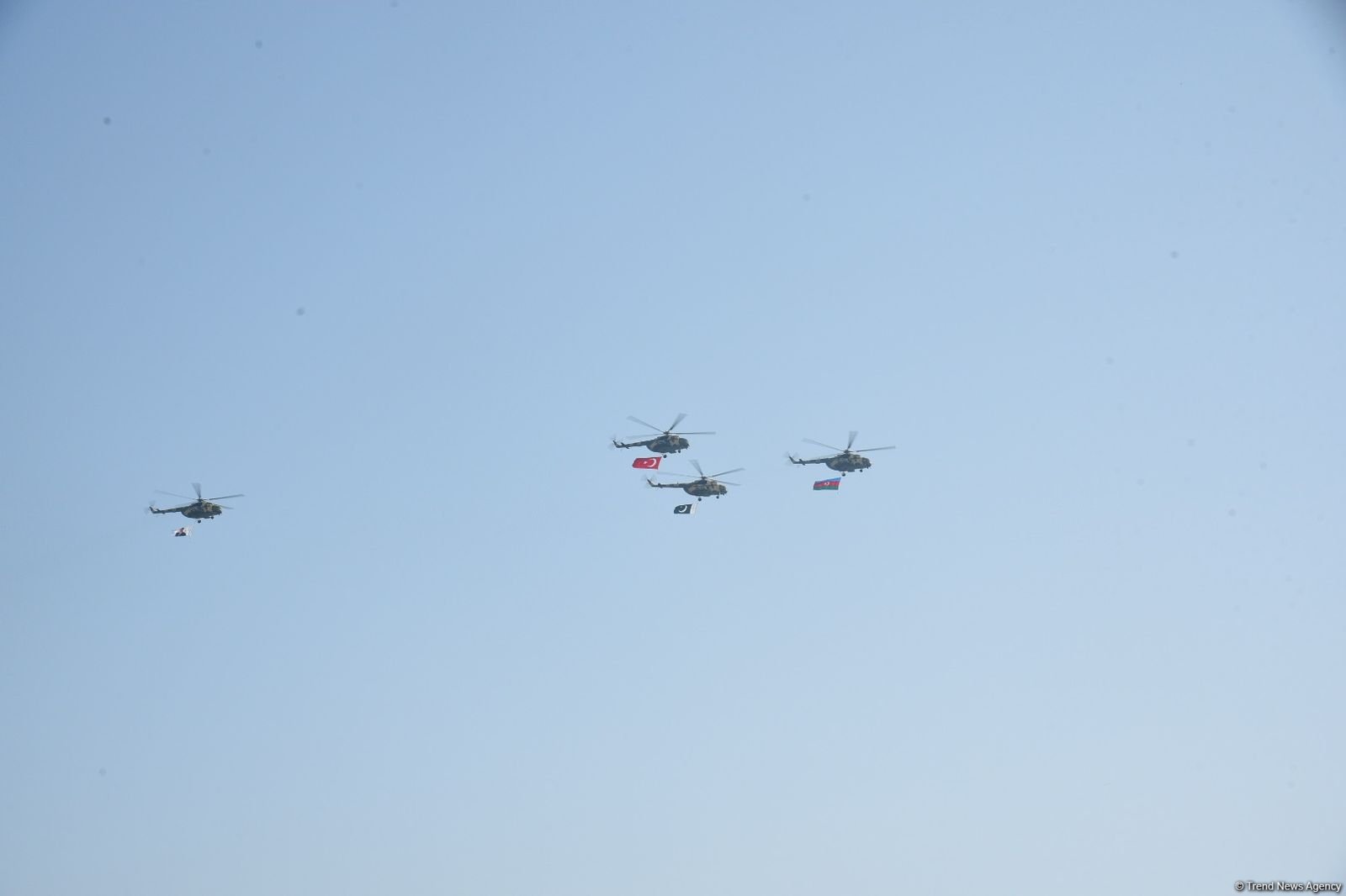 Bakıda Vətən Müharibəsində qələbənin 5-ci ildönümünə həsr olunmuş hərbi parad keçirilib (FOTO/VİDEO) (YENİLƏNİB)