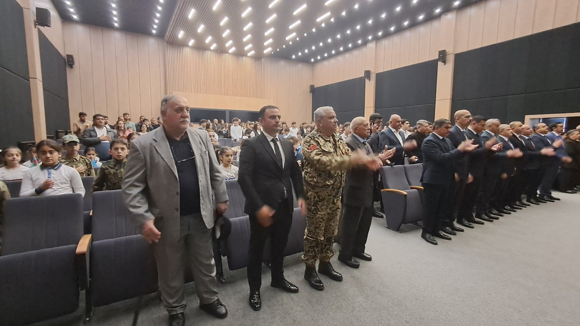 Zəfər günü ilə bağlı Şuşa şəhər 1 saylı tam orta məktəbdə də tədbir keçirilir (FOTO)