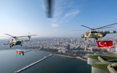 Prezident İlham Əliyev, Birinci xanım Mehriban Əliyeva, Türkiyə Prezidenti Rəcəb Tayyib Ərdoğan, Pakistan Baş naziri Məhəmməd Şahbaz Şərif hərbi paradda iştirak ediblər (FOTO/VİDEO) (YENİLƏNİB -4)