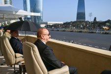 Prezident İlham Əliyev, Birinci xanım Mehriban Əliyeva, Türkiyə Prezidenti Rəcəb Tayyib Ərdoğan, Pakistan Baş naziri Məhəmməd Şahbaz Şərif hərbi paradda iştirak ediblər (FOTO/VİDEO) (YENİLƏNİB -4)