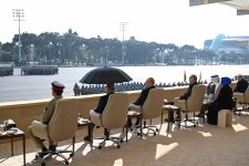 Prezident İlham Əliyev, Birinci xanım Mehriban Əliyeva, Türkiyə Prezidenti Rəcəb Tayyib Ərdoğan, Pakistan Baş naziri Məhəmməd Şahbaz Şərif hərbi paradda iştirak ediblər (FOTO/VİDEO) (YENİLƏNİB -4)