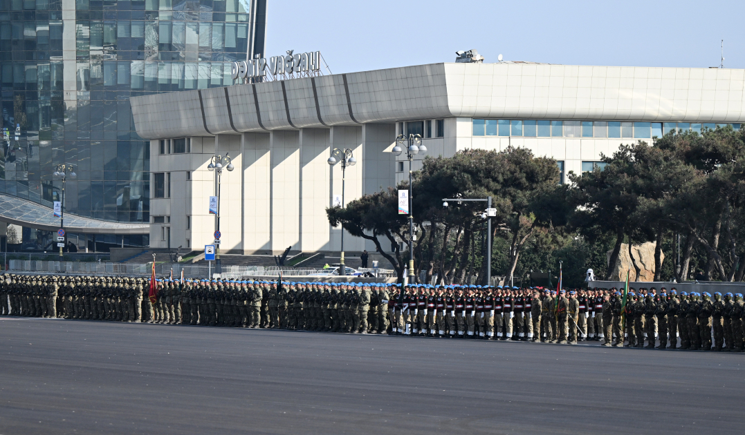 Prezident İlham Əliyev, Birinci xanım Mehriban Əliyeva, Türkiyə Prezidenti Rəcəb Tayyib Ərdoğan, Pakistan Baş naziri Məhəmməd Şahbaz Şərif hərbi paradda iştirak ediblər (FOTO/VİDEO) (YENİLƏNİB -4)