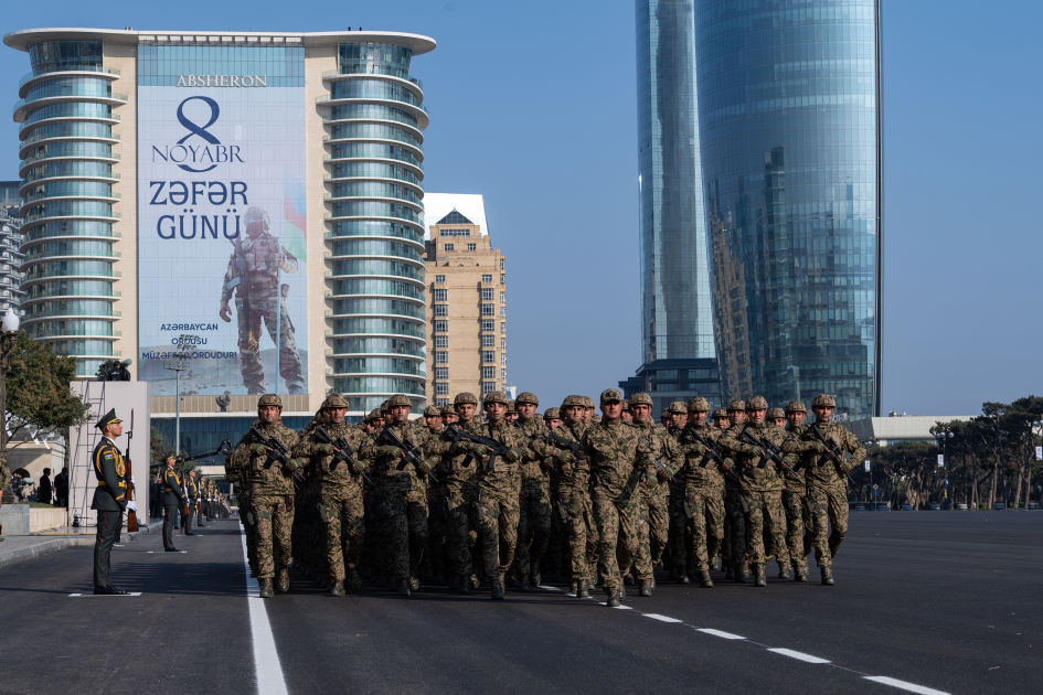 Prezident İlham Əliyev, Birinci xanım Mehriban Əliyeva, Türkiyə Prezidenti Rəcəb Tayyib Ərdoğan, Pakistan Baş naziri Məhəmməd Şahbaz Şərif hərbi paradda iştirak ediblər (FOTO/VİDEO) (YENİLƏNİB -4)