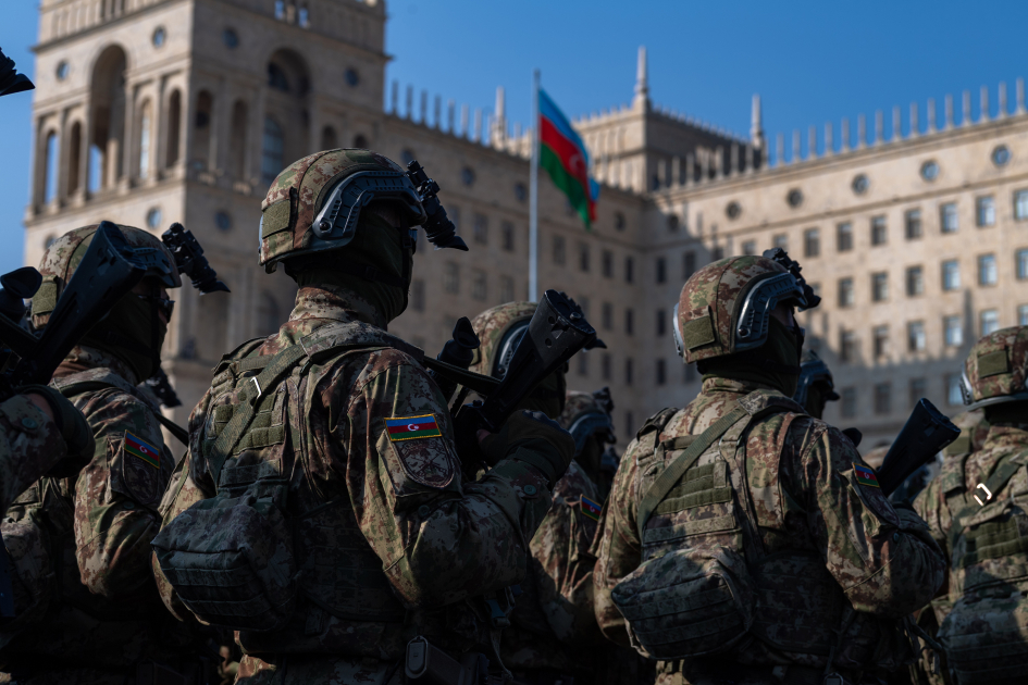 Prezident İlham Əliyev, Birinci xanım Mehriban Əliyeva, Türkiyə Prezidenti Rəcəb Tayyib Ərdoğan, Pakistan Baş naziri Məhəmməd Şahbaz Şərif hərbi paradda iştirak ediblər (FOTO/VİDEO) (YENİLƏNİB -4)