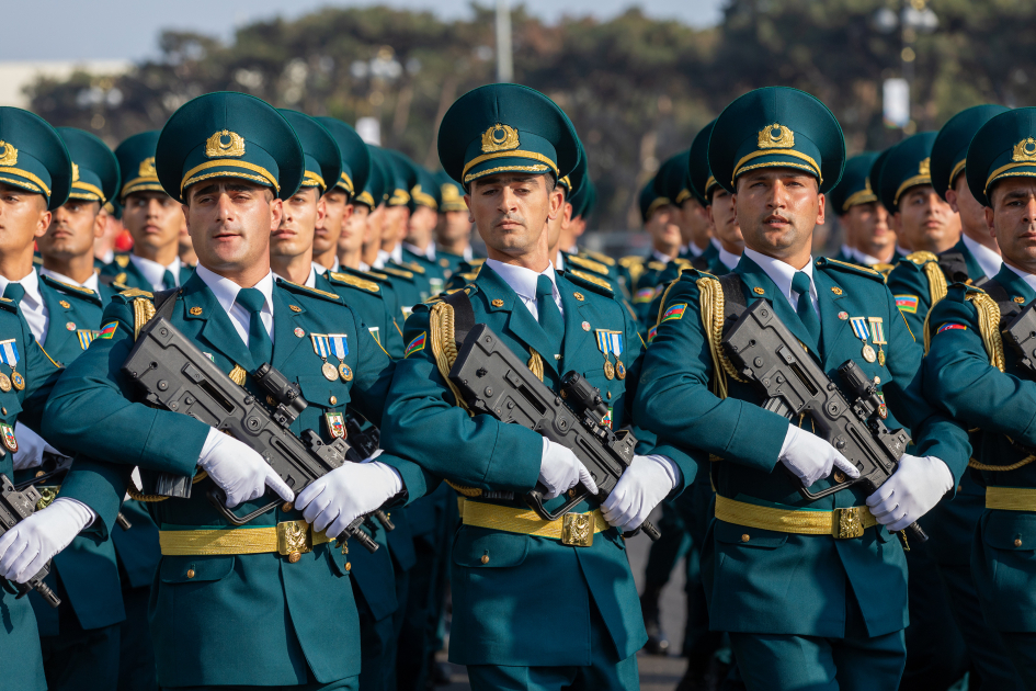 Prezident İlham Əliyev, Birinci xanım Mehriban Əliyeva, Türkiyə Prezidenti Rəcəb Tayyib Ərdoğan, Pakistan Baş naziri Məhəmməd Şahbaz Şərif hərbi paradda iştirak ediblər (FOTO/VİDEO) (YENİLƏNİB -4)